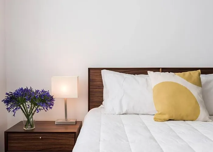 Condesa 7 Stylish 2 Bedroom, 1 Bathroom Accentuating Expansive Interiors *