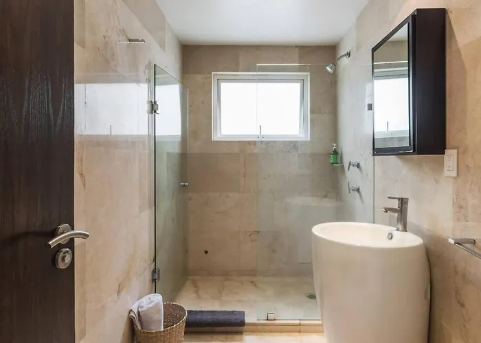 Condesa 7 Stylish 2 Bedroom, 1 Bathroom Accentuating Expansive Interiors Сasa de vacaciones *
