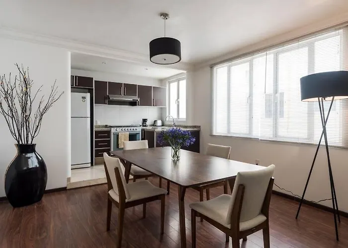 Сasa de vacaciones Condesa 7 Stylish 2 Bedroom, 1 Bathroom Accentuating Expansive Interiors