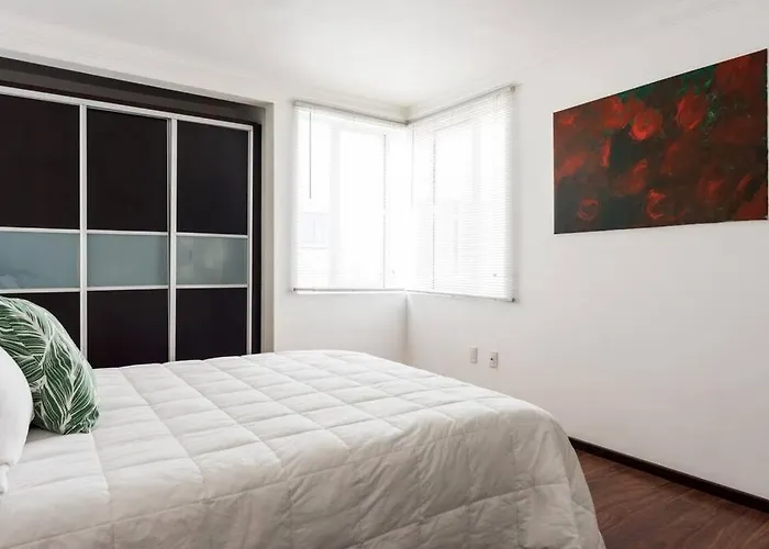 Condesa 7 Stylish 2 Bedroom, 1 Bathroom Accentuating Expansive Interiors Сasa de vacaciones