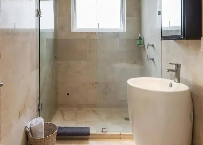 Condesa 7 Stylish 2 Bedroom, 1 Bathroom Accentuating Expansive Interiors Сasa de vacaciones